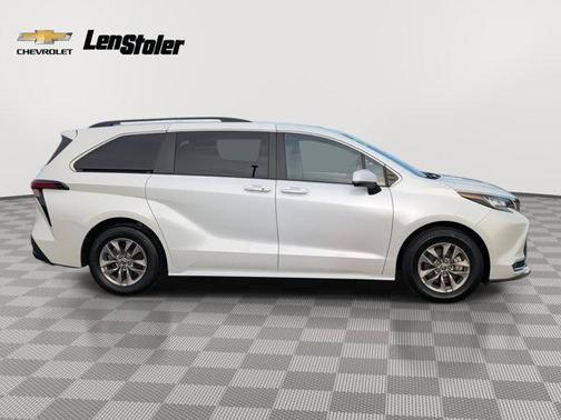 2023 Toyota Sienna XLE