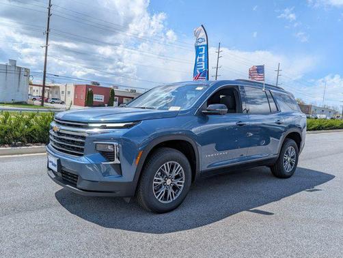 2025 Chevrolet Traverse LT