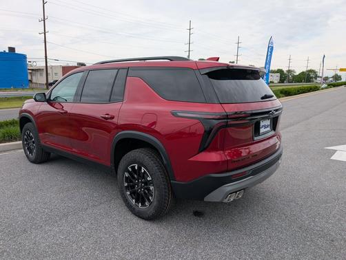 Radiant Red Tintcoat 2026 Chevrolet Traverse AWD Z71
