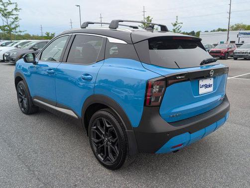 Arctic Ice Blue Metallic/Super Black 2025 Nissan Kicks SR