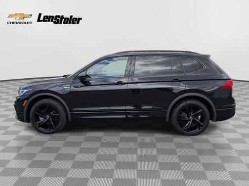 Deep Black Pearl 2023 Volkswagen Tiguan 2.0T SE R-Line Black 4MOTION