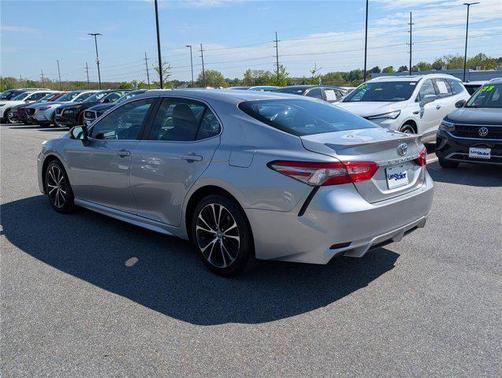 Celestial Silver Metallic 2018 Toyota Camry SE