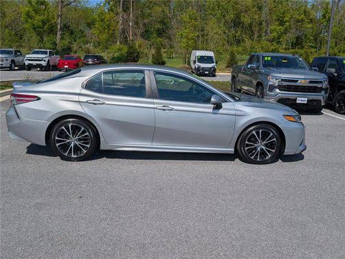 Celestial Silver Metallic 2018 Toyota Camry SE