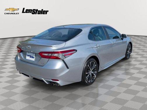 Celestial Silver Metallic 2018 Toyota Camry SE