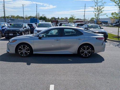 Celestial Silver Metallic 2018 Toyota Camry SE