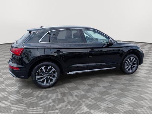 Mythos Black Metallic 2023 Audi Q5 45 S line Premium