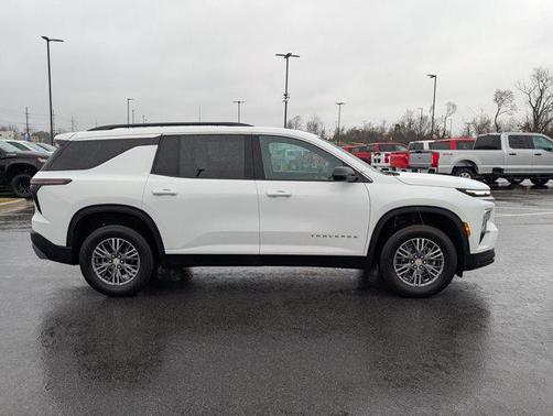 2025 Chevrolet Traverse LT