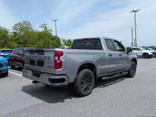 2025 Chevrolet Silverado 1500 Custom