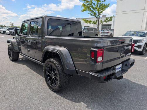 Granite Crystal Metallic Clearcoat 2025 Jeep Gladiator Nighthawk