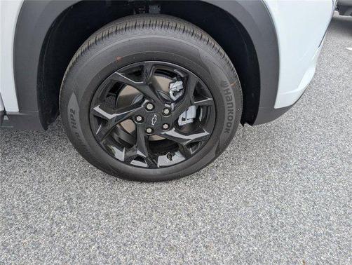 Summit White 2026 Chevrolet Trax LT