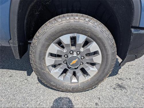 Lakeshore Blue Metallic 2026 Chevrolet Silverado 2500 Custom