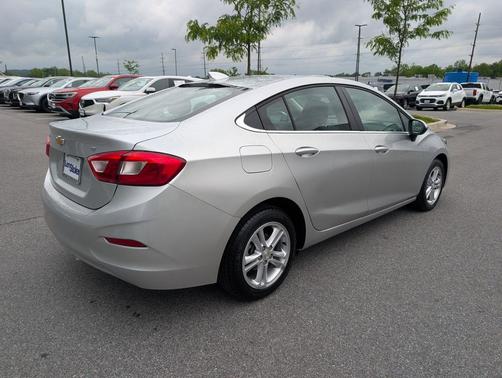 Silver Ice Metallic 2018 Chevrolet Cruze LT