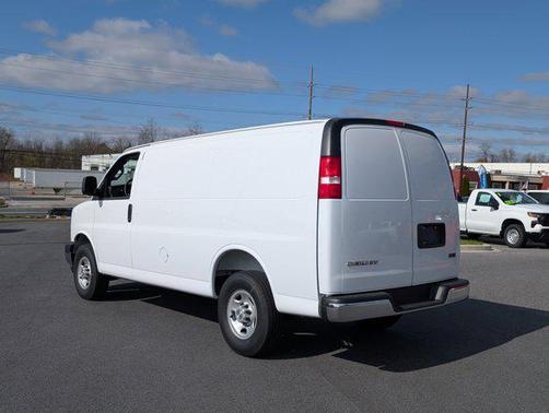 2025 Chevrolet Express 2500 RWD 2500 Regular Wheelbase WT