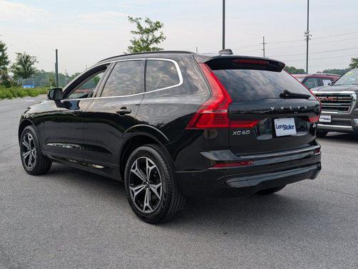 2022 Volvo XC60 B5 Momentum