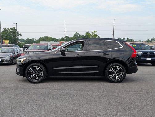 2022 Volvo XC60 B5 Momentum