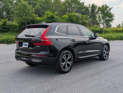2022 Volvo XC60 B5 Momentum