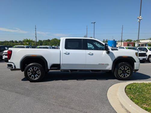 Summit White 2022 GMC Sierra 2500 AT4