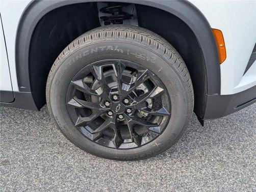 Summit White 2026 Chevrolet Traverse LT
