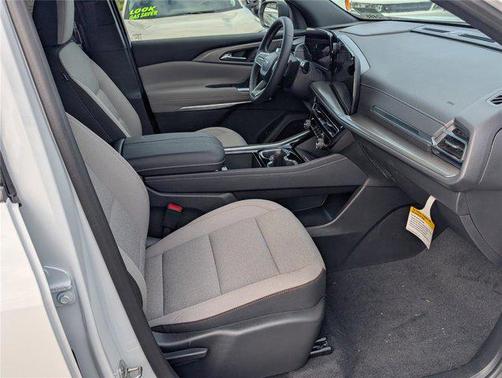 Summit White 2026 Chevrolet Traverse LT