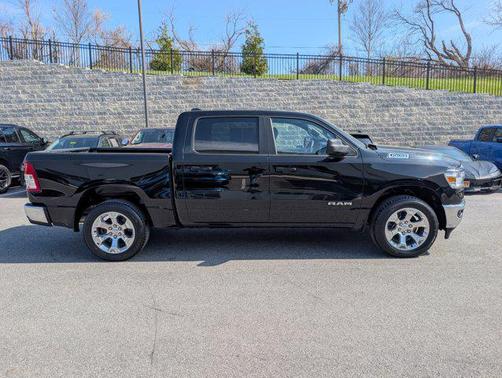 Diamond Black Crystal Pearlcoat 2022 RAM 1500 Big Horn/Lone Star