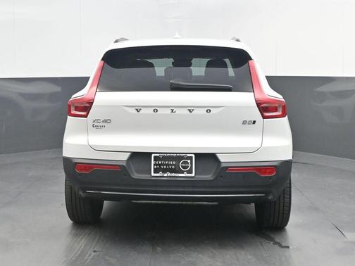 Crystal White 2026 Volvo XC40 B5 Plus
