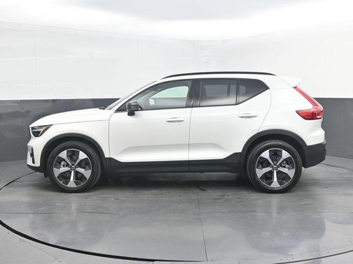 Crystal White 2026 Volvo XC40 B5 Plus