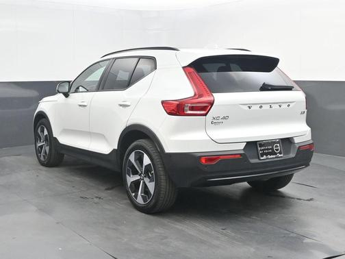 Crystal White 2026 Volvo XC40 B5 Plus