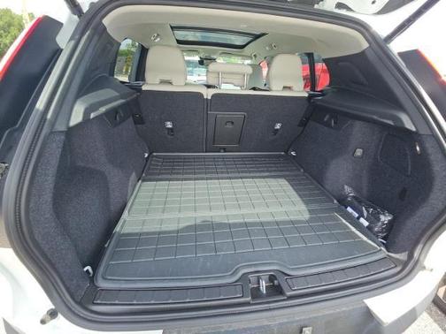 Crystal White 2026 Volvo XC40 B5 Plus