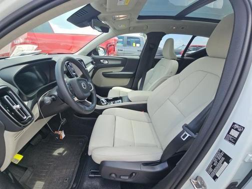 Crystal White 2026 Volvo XC40 B5 Plus