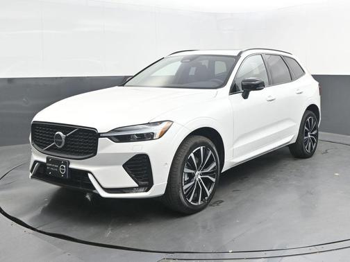 Crystal White Metallic 2025 Volvo XC60 B5 Plus