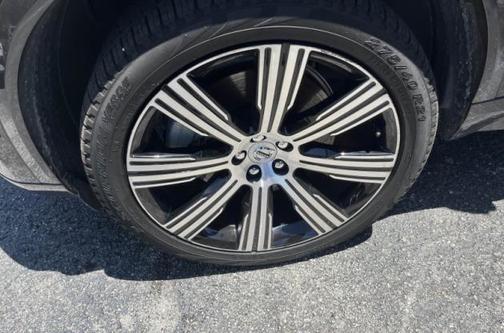 Platinum Gray Metallic 2024 Volvo XC90 Recharge Plug-In Hybrid T8 Ultimate Bright Theme 7-Seater