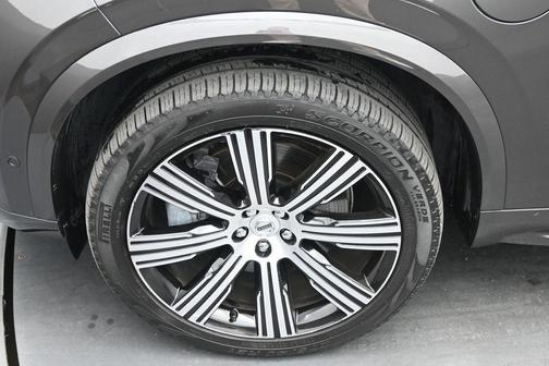 Platinum Gray Metallic 2024 Volvo XC90 Recharge Plug-In Hybrid T8 Ultimate Bright Theme 7-Seater