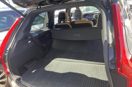 Platinum Gray Metallic 2024 Volvo XC90 Recharge Plug-In Hybrid T8 Ultimate Bright Theme 7-Seater