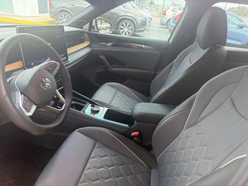 Sandstone 2026 Volkswagen Tiguan 2.0T SEL R-Line Turbo