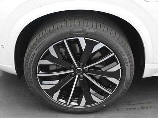 2026 Volvo XC90 Plug-In Hybrid T8 Ultra Dark Theme 7-Seater