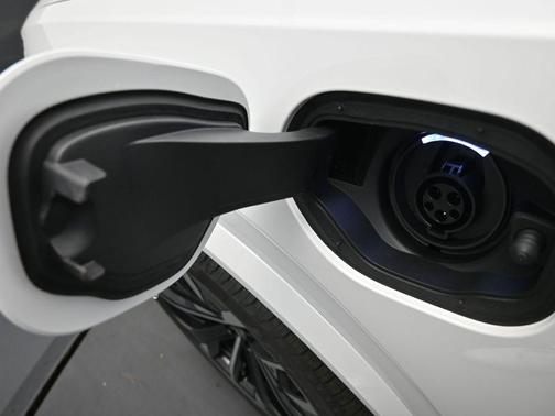 2026 Volvo XC90 Plug-In Hybrid T8 Ultra Dark Theme 7-Seater