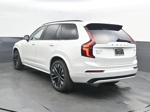 2026 Volvo XC90 Plug-In Hybrid T8 Ultra Dark Theme 7-Seater