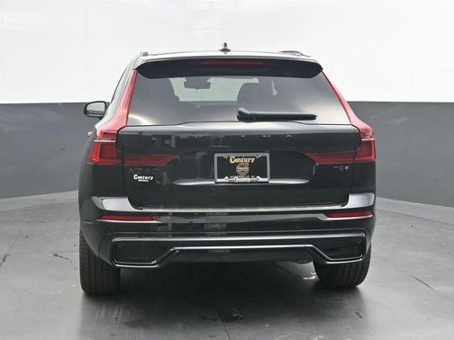 Onyx Black Metallic 2026 Volvo XC60 Plug-In Hybrid T8 Ultra Black Edition