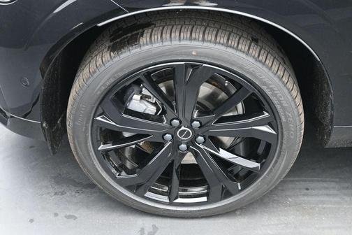 Onyx Black Metallic 2026 Volvo XC60 Plug-In Hybrid T8 Ultra Black Edition