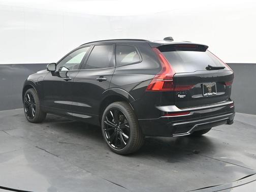 Onyx Black Metallic 2026 Volvo XC60 Plug-In Hybrid T8 Ultra Black Edition