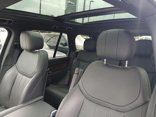 Santorini Black 2025 Land Rover Range Rover P400 SE