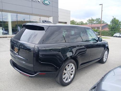 Santorini Black 2025 Land Rover Range Rover P400 SE