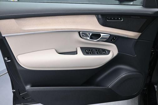 Onyx Black Metallic 2026 Volvo XC90 B6 Ultra Dark Theme 6-Seater
