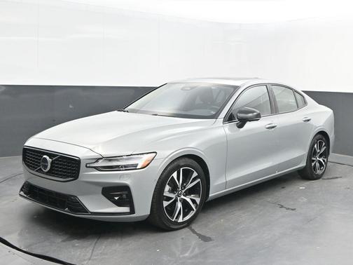2025 Volvo S60 B5 Plus