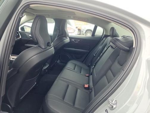 2025 Volvo S60 B5 Plus