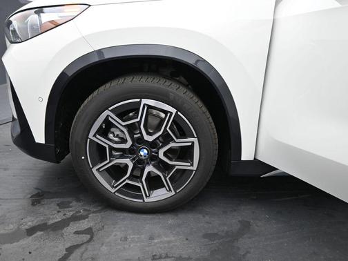 Alpine White 2026 BMW X1 xDrive28i