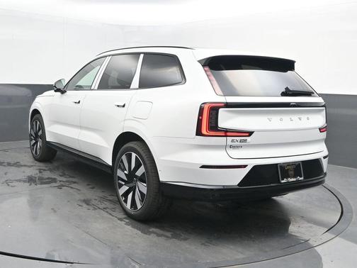 2025 Volvo EX90 Twin Motor Performance Plus