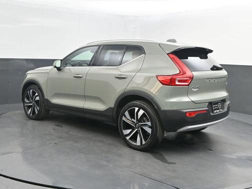 2023 Volvo XC40 B5 Plus Bright Theme