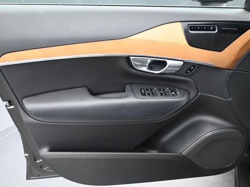2023 Volvo XC90 B5 Plus