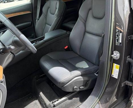 2023 Volvo XC90 B5 Plus